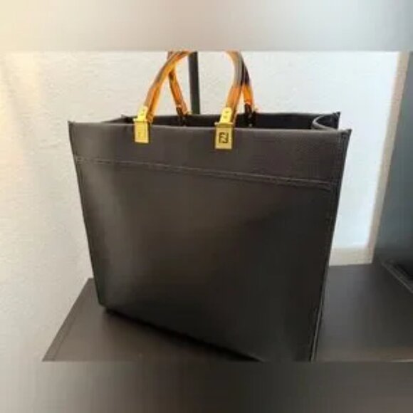 Gorgeous bag! Black hand or crossbody bag! Very large! Used once! - Picture 3 of 10